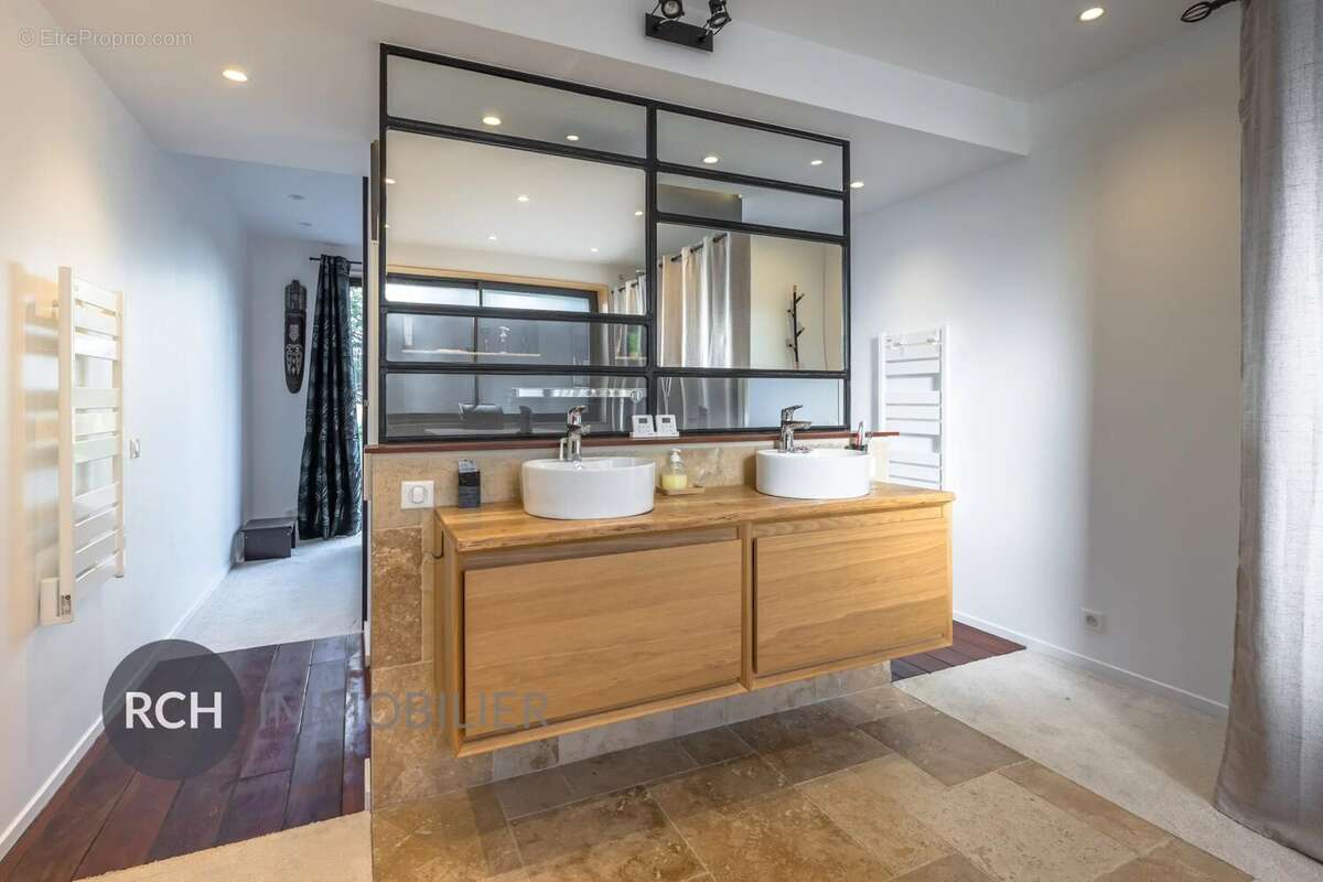 Maison à DAMPIERRE-EN-YVELINES