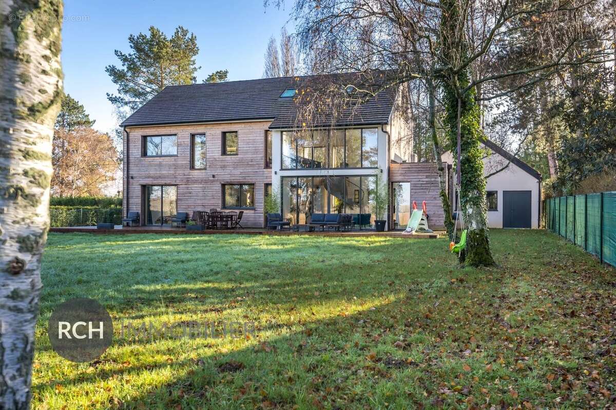 Maison à DAMPIERRE-EN-YVELINES