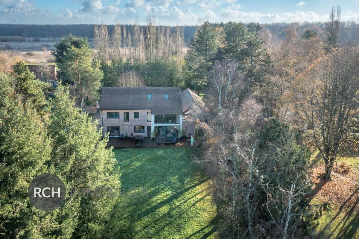 Maison à DAMPIERRE-EN-YVELINES