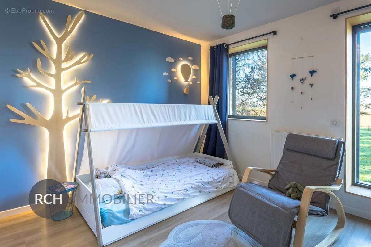 Maison à DAMPIERRE-EN-YVELINES