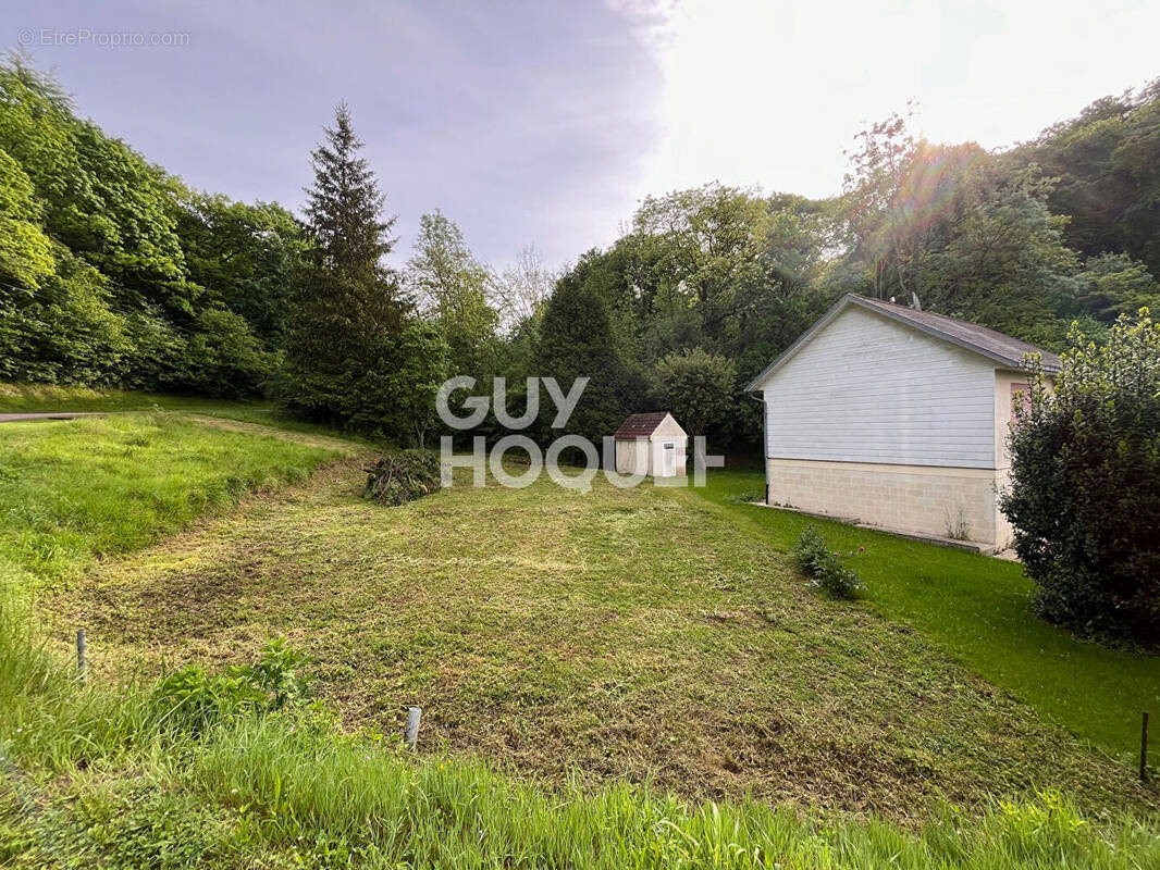 Terrain à BONNEUIL-EN-VALOIS