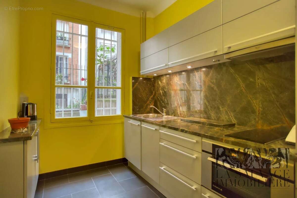 Appartement à PARIS-16E