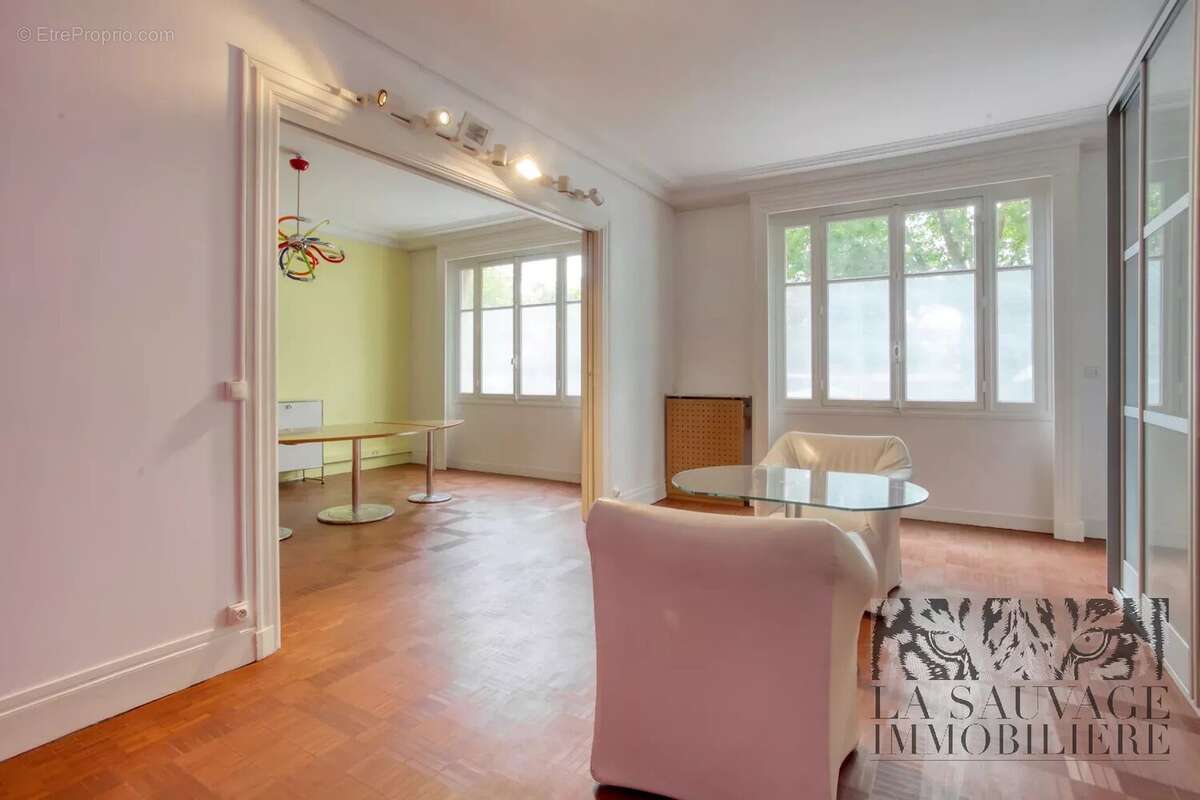 Appartement à PARIS-16E