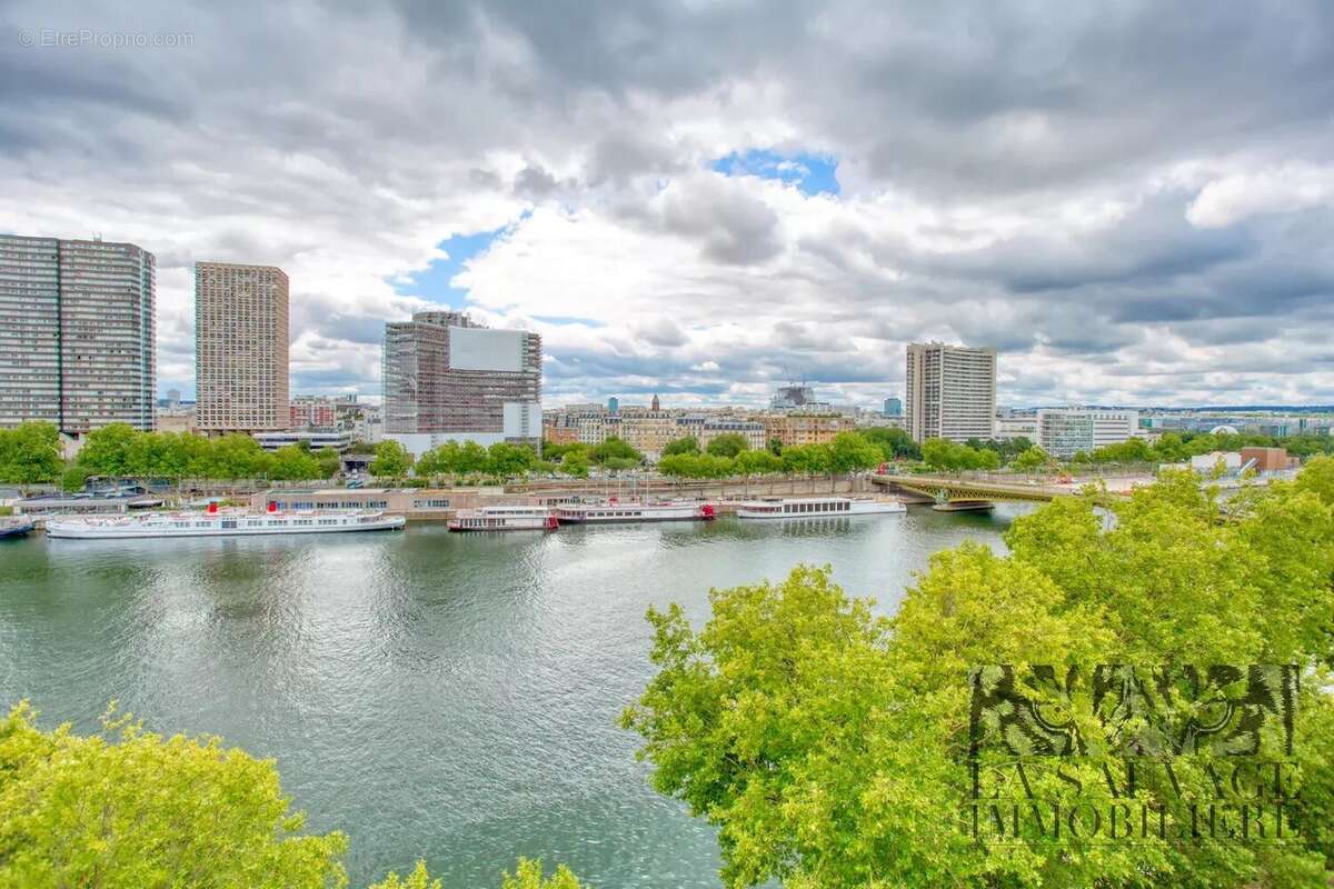 Appartement à PARIS-16E