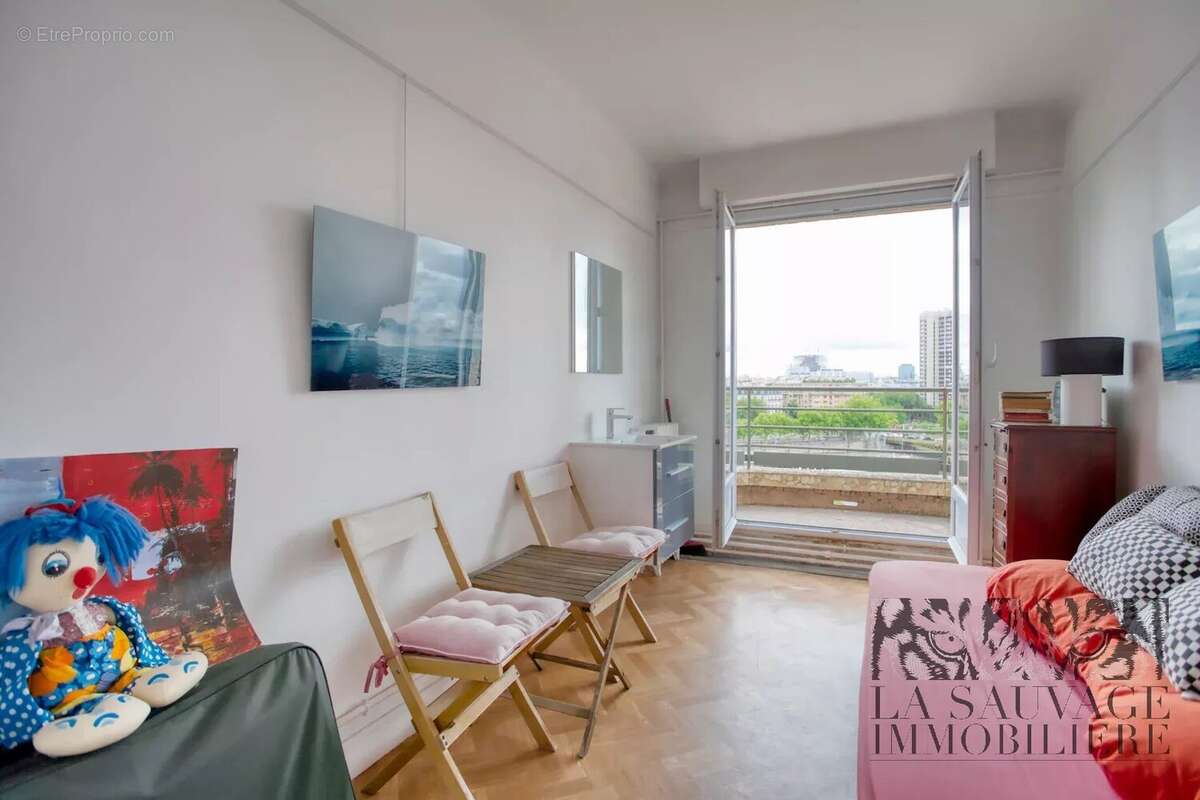 Appartement à PARIS-16E