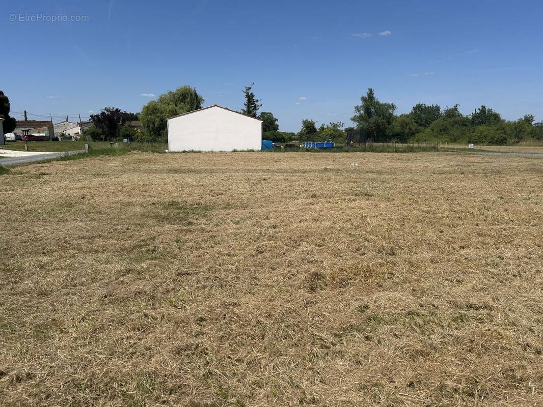 Terrain à LE SEURE