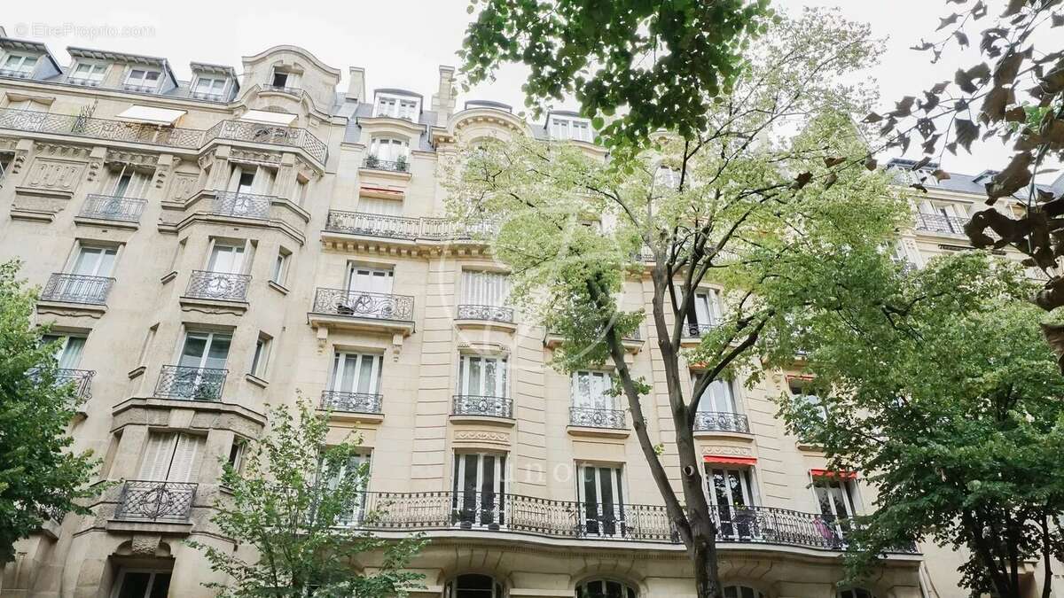 Appartement à PARIS-7E
