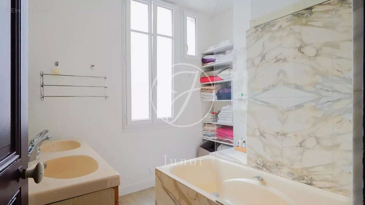 Appartement à PARIS-7E