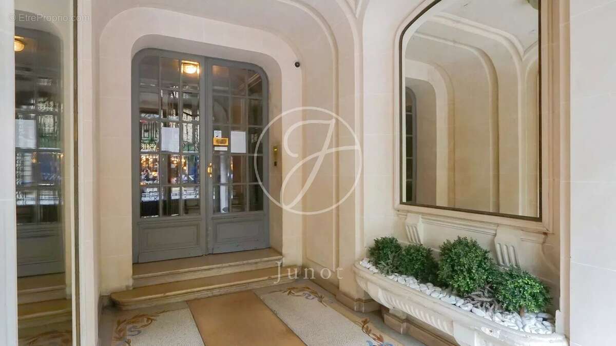 Appartement à PARIS-7E