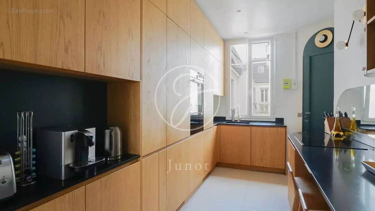 Appartement à PARIS-7E