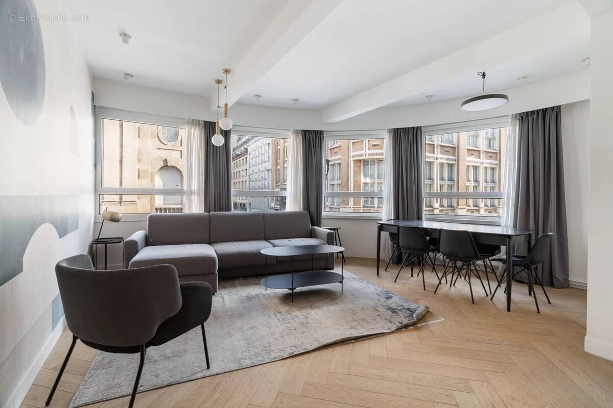 Appartement à PARIS-16E