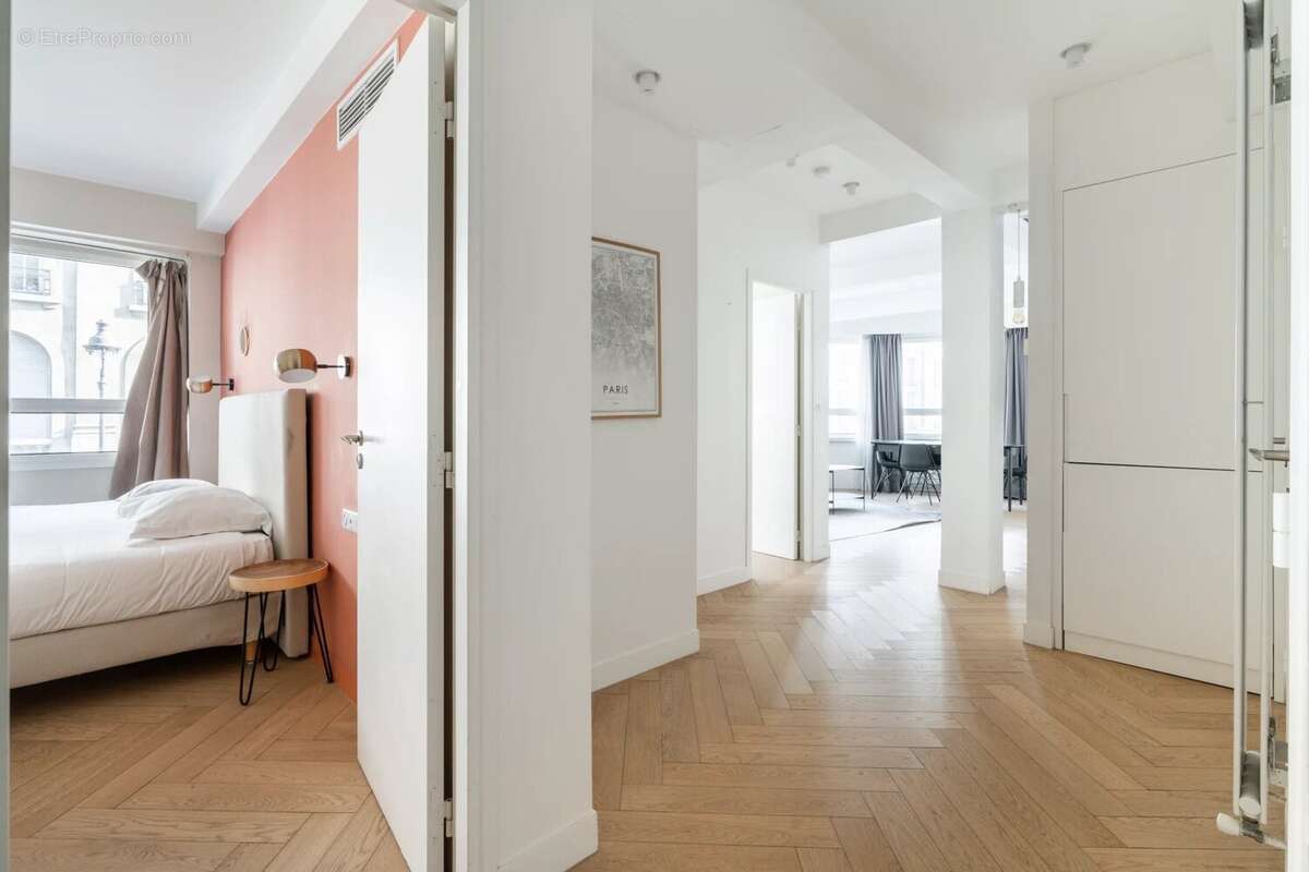 Appartement à PARIS-16E