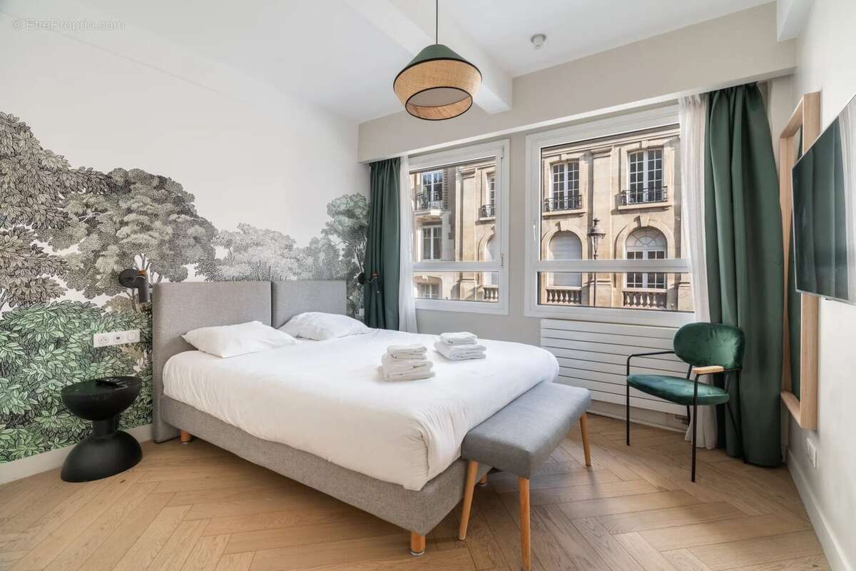 Appartement à PARIS-16E