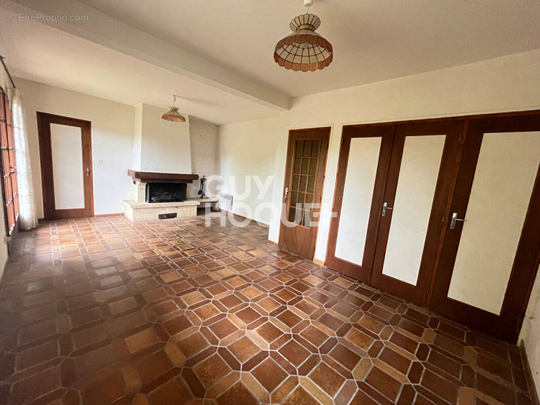 Maison à COUCY-LE-CHATEAU-AUFFRIQUE