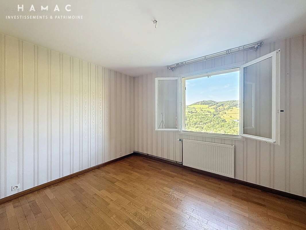 Maison à MONTROMANT