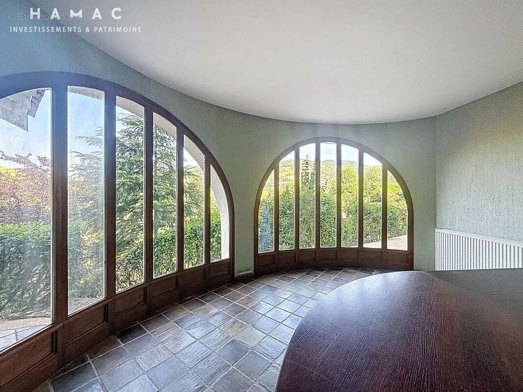 Maison à MONTROMANT