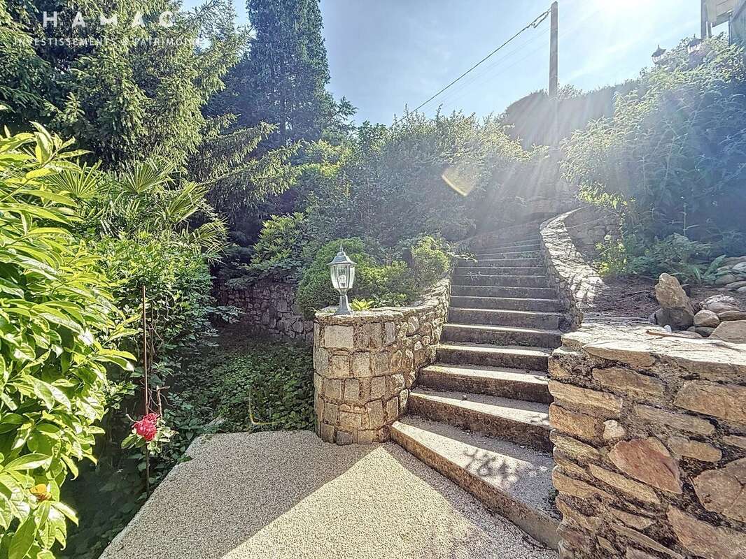 Maison à MONTROMANT