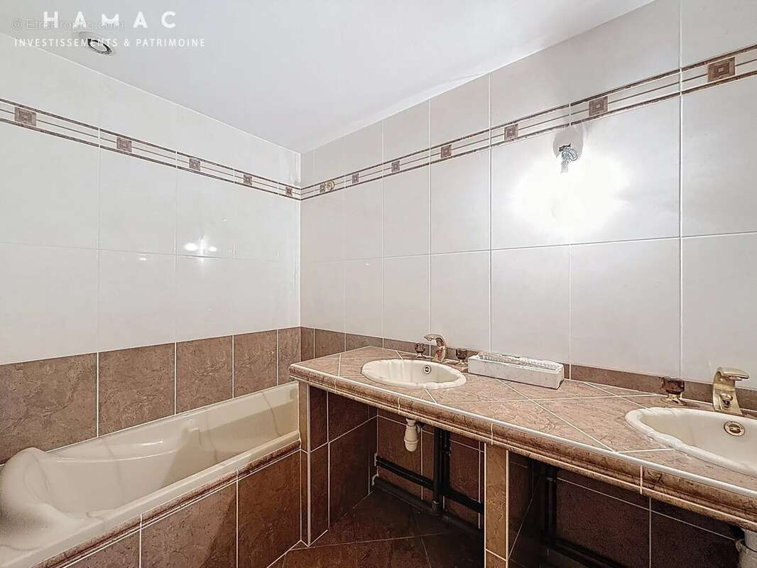 Maison à MONTROMANT