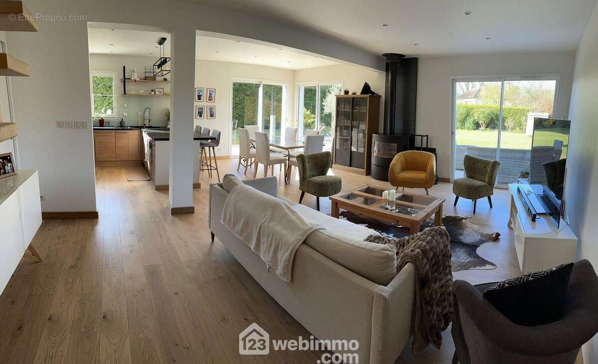 Maison à SAINT-PIERRE-DU-VAUVRAY