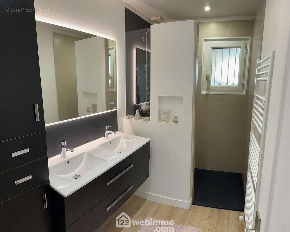 Maison à SAINT-PIERRE-DU-VAUVRAY