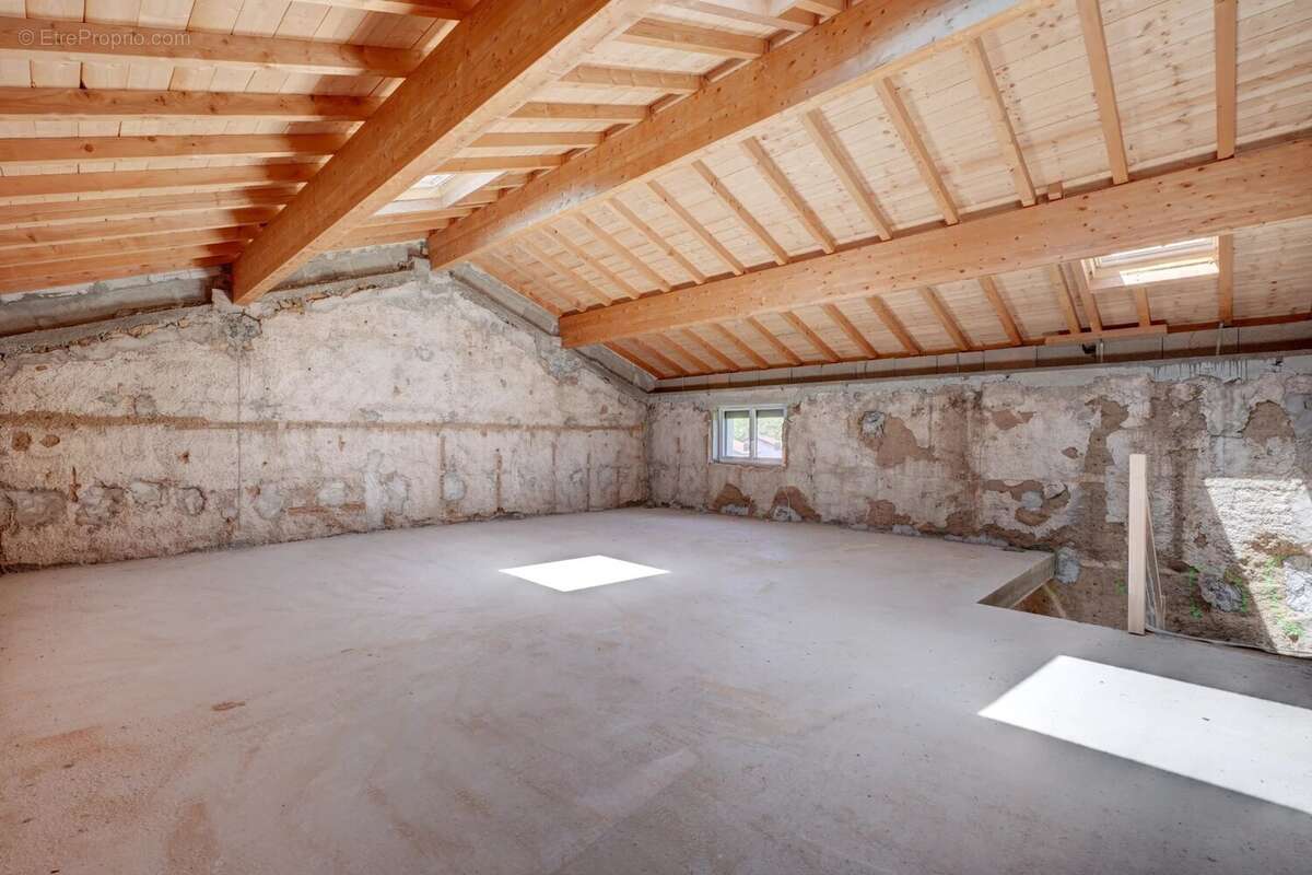 Appartement à LENTILLY