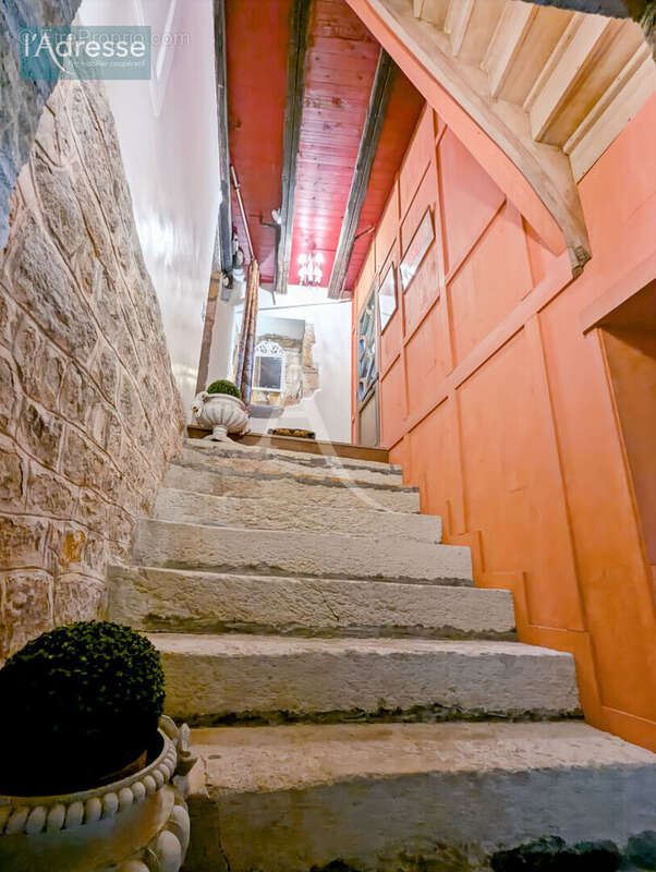 Maison à PUY-L&#039;EVEQUE