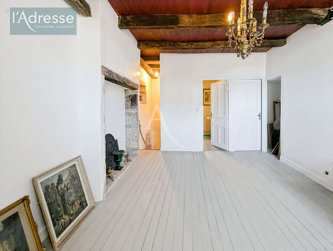 Maison à PUY-L&#039;EVEQUE