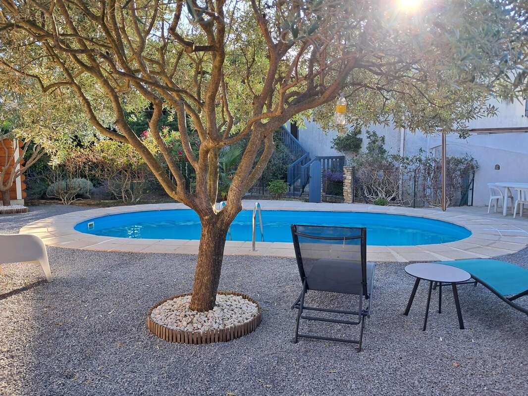 Maison à SAINT-JULIEN-DE-PEYROLAS