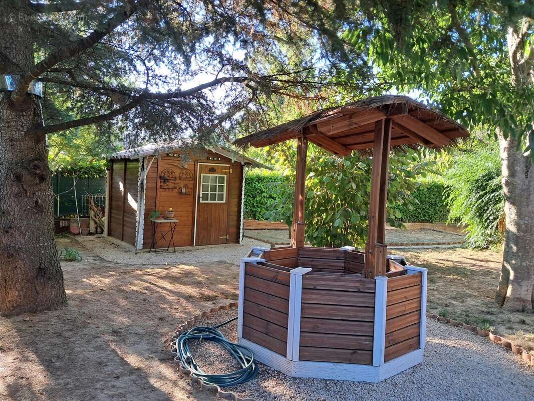 Maison à SAINT-JULIEN-DE-PEYROLAS