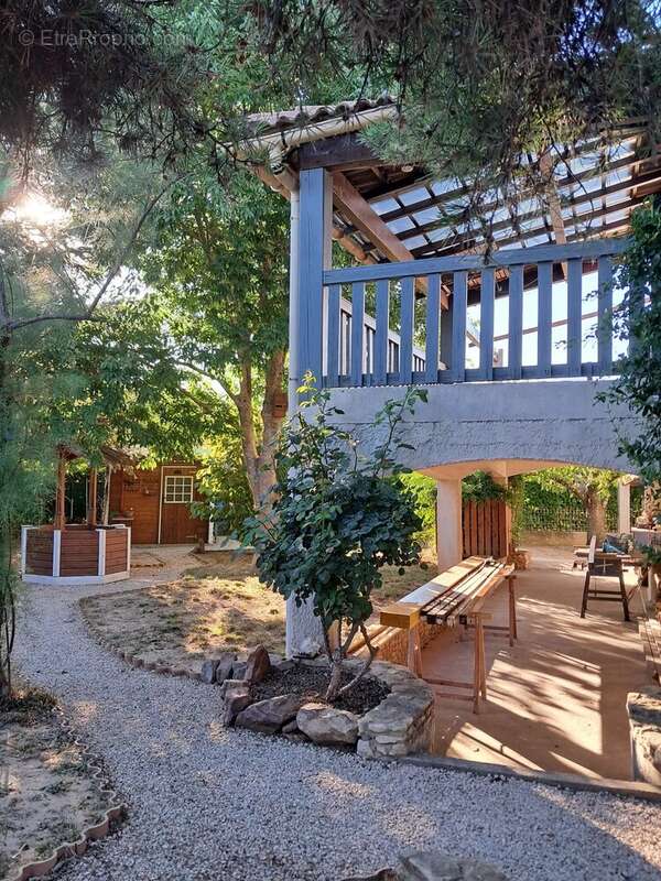 Maison à SAINT-JULIEN-DE-PEYROLAS