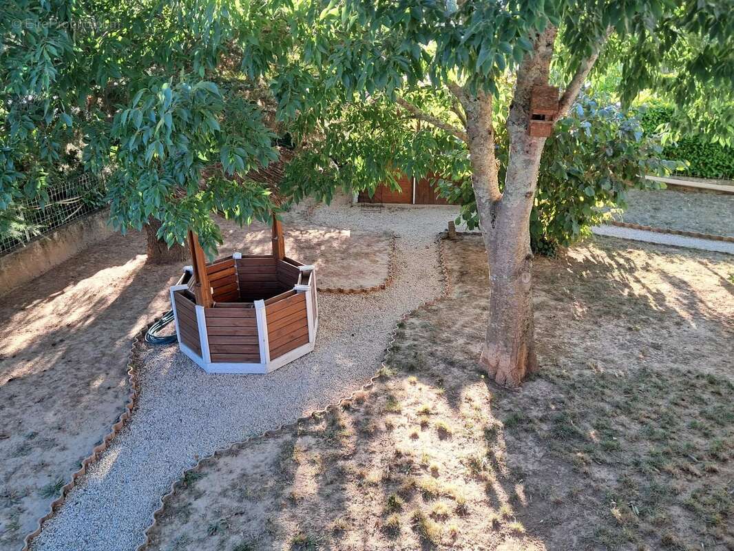 Maison à SAINT-JULIEN-DE-PEYROLAS