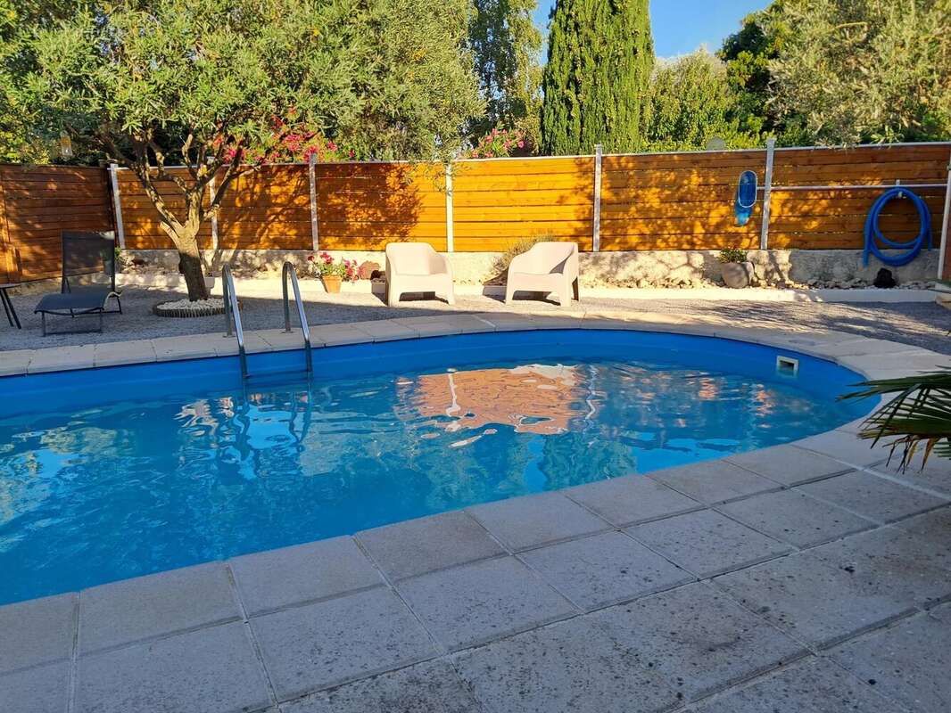 Maison à SAINT-JULIEN-DE-PEYROLAS