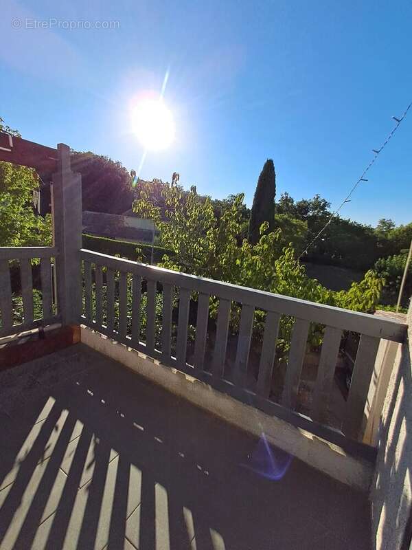 Maison à SAINT-JULIEN-DE-PEYROLAS