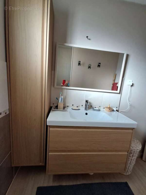 Maison à SAINT-JULIEN-DE-PEYROLAS