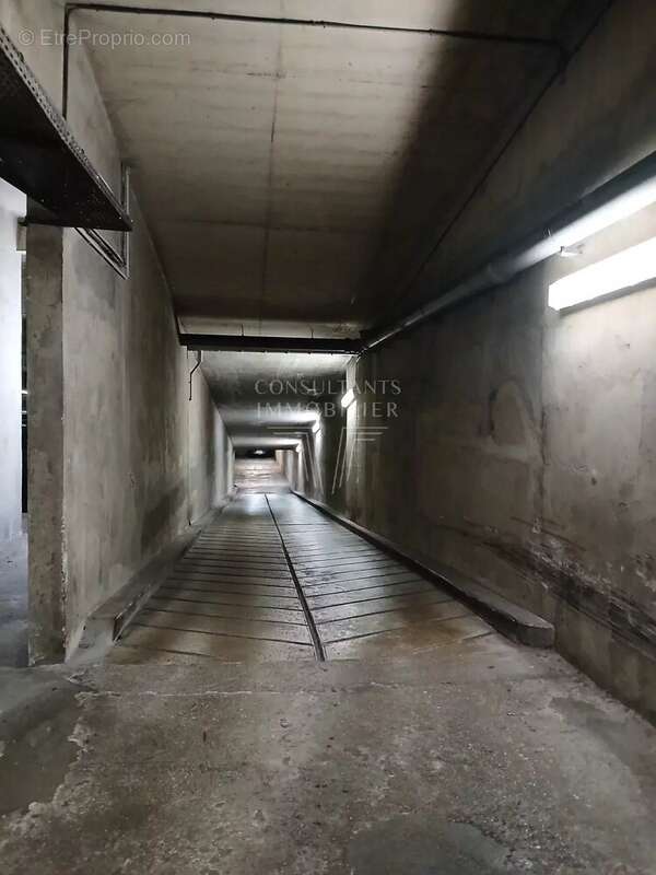 Parking à PARIS-16E