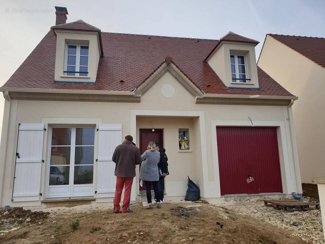 Terrain à NEUILLY-EN-THELLE