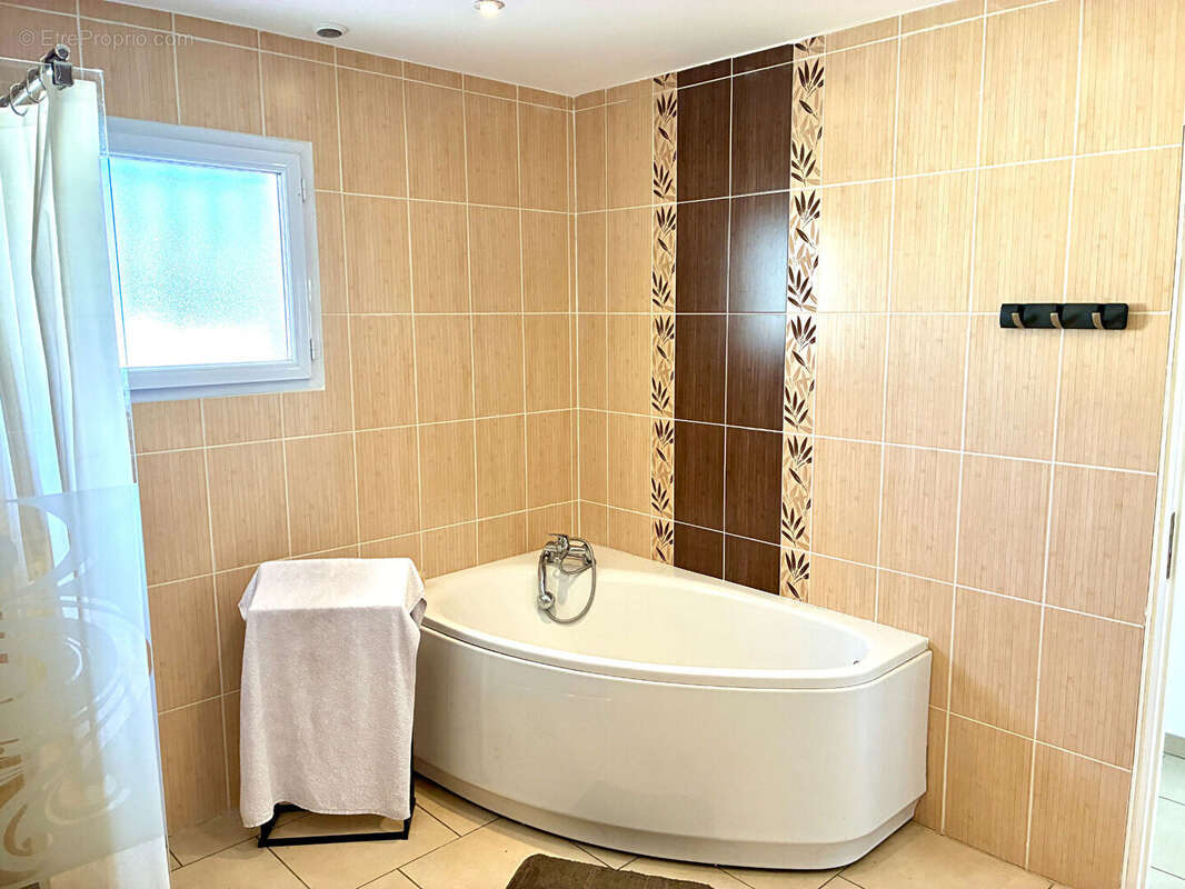 Maison à SAINTE-LIVRADE-SUR-LOT