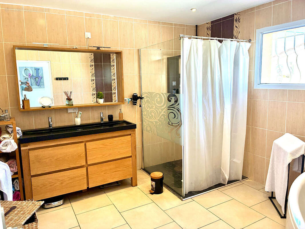 Maison à SAINTE-LIVRADE-SUR-LOT