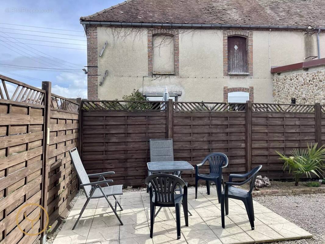 Appartement à SAINT-JUST-SAUVAGE