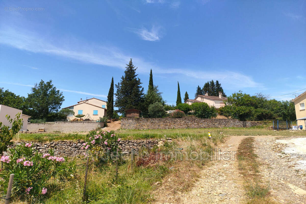Terrain à SAINT-ETIENNE-DE-FONTBELLON