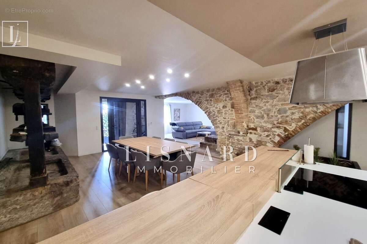 Appartement à VALLAURIS