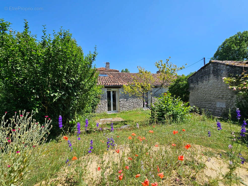 Maison à FOUQUEBRUNE