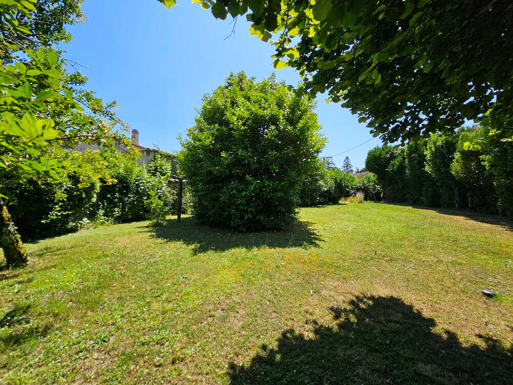 Maison à FOUQUEBRUNE