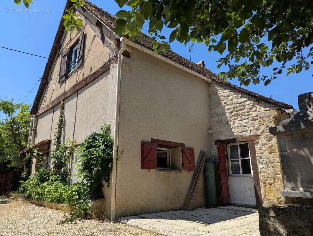 Maison à COULONGES