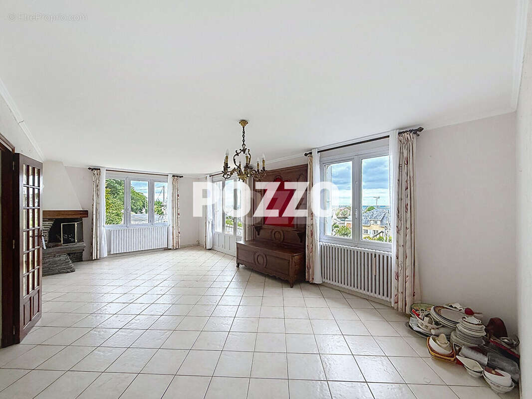 Maison à JULLOUVILLE