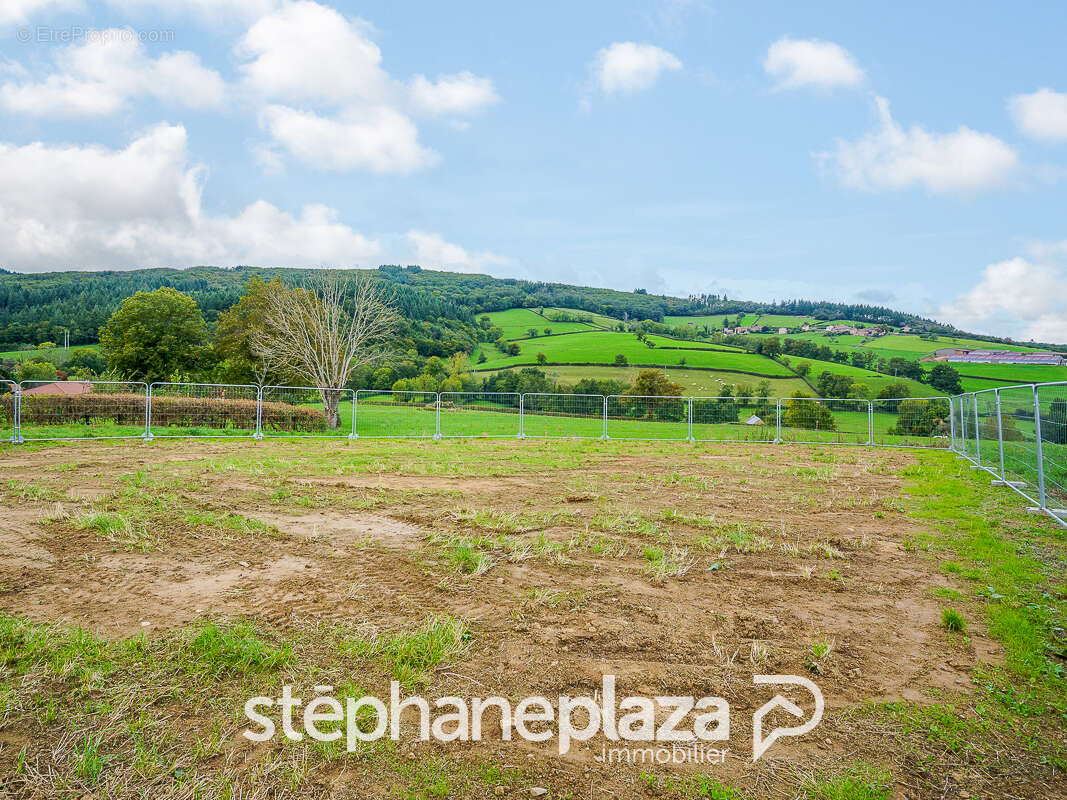 Terrain à CLUNY