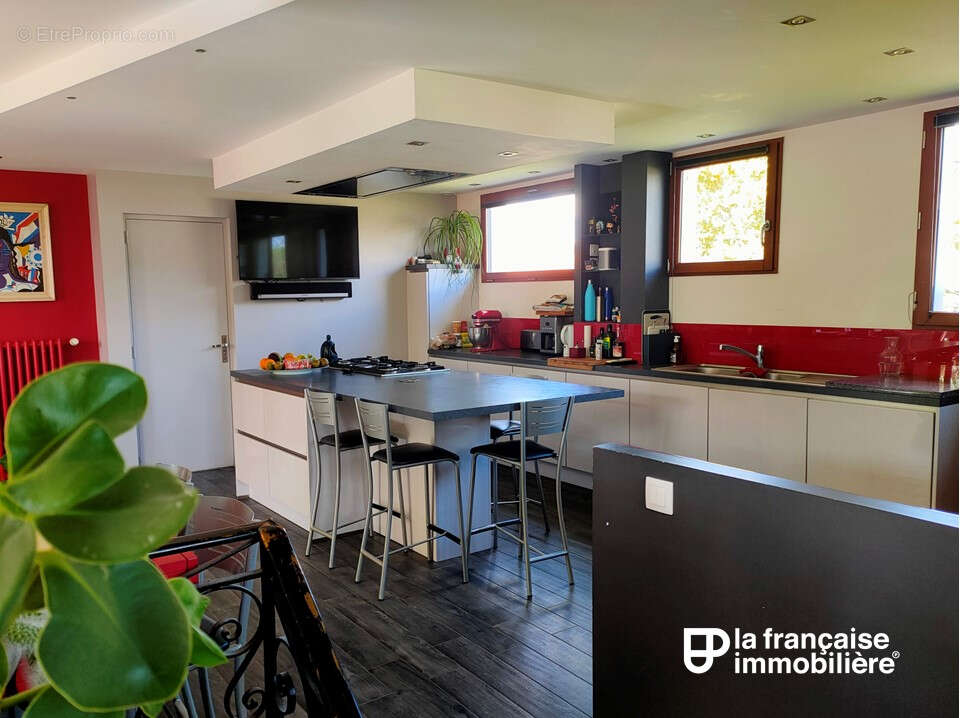 Maison à MONTGERMONT