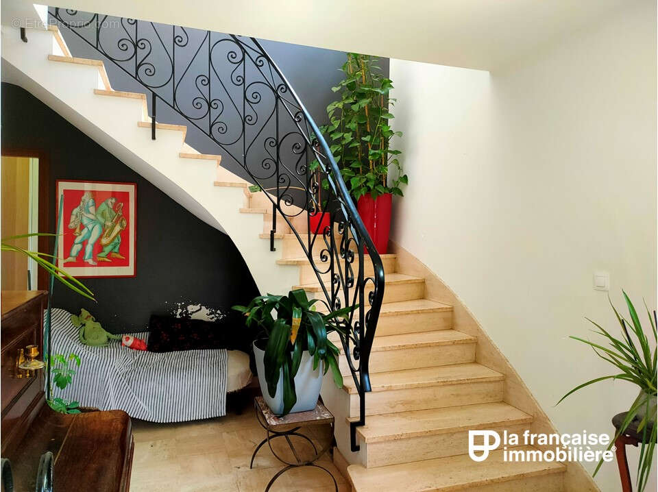 Maison à MONTGERMONT