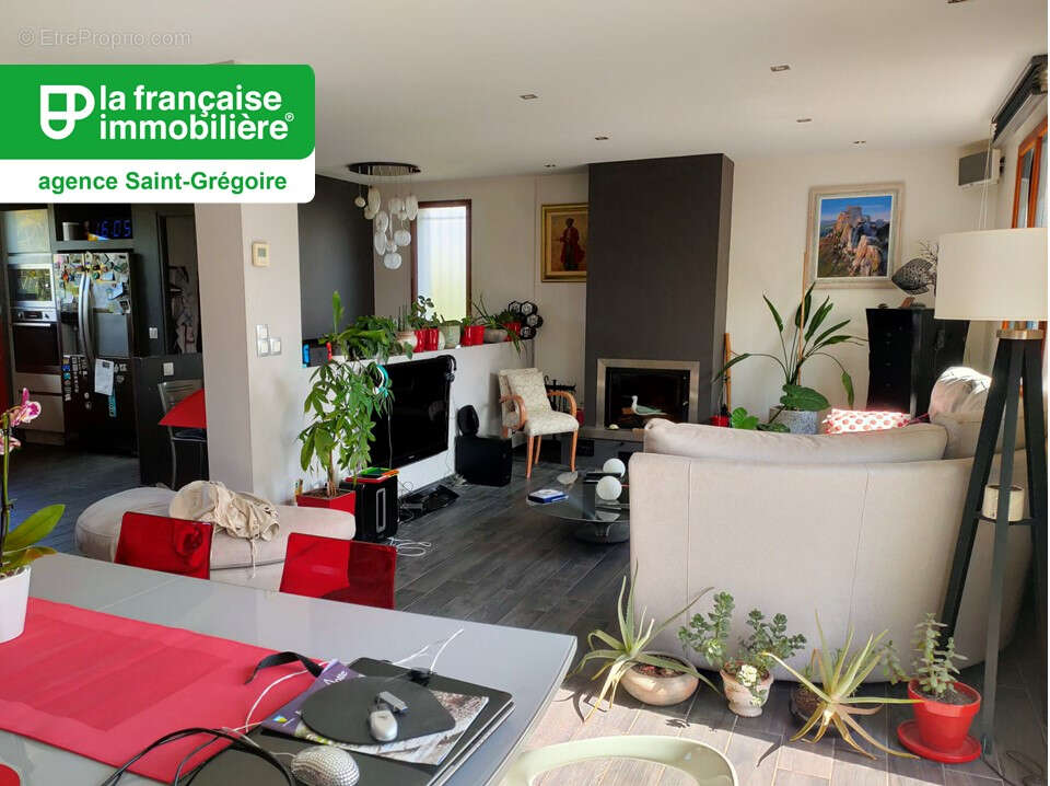 Maison à MONTGERMONT