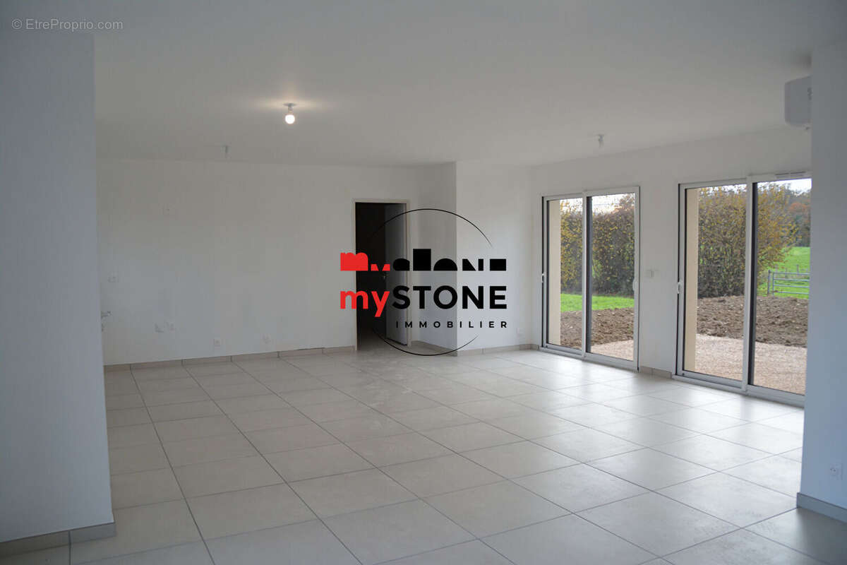 Maison à DOMPIERRE-SUR-VEYLE